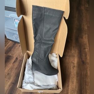 NWT Journee Collection Langly Wedge Boot Black Size 8